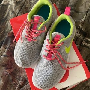 Girls Nikes 3.5Y